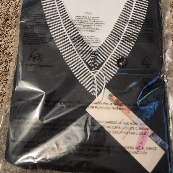 Dokotoo Women’s V-Neck Sleeveless Sweater Vest Medium - Picture 3 of 16